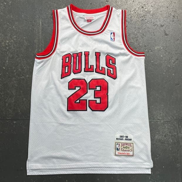 100 미첼엔네스 마이클 조던 97-98 유니폼