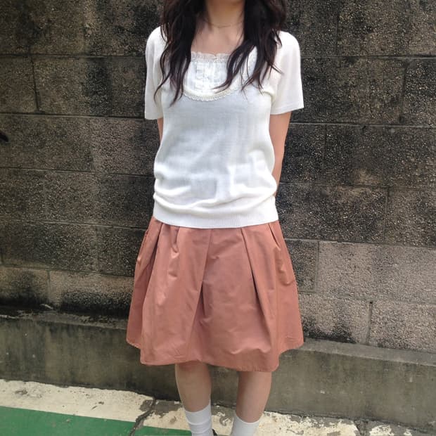 빈티지 라운드넥 반팔 니트 레이스 트림 디테일 아이보리