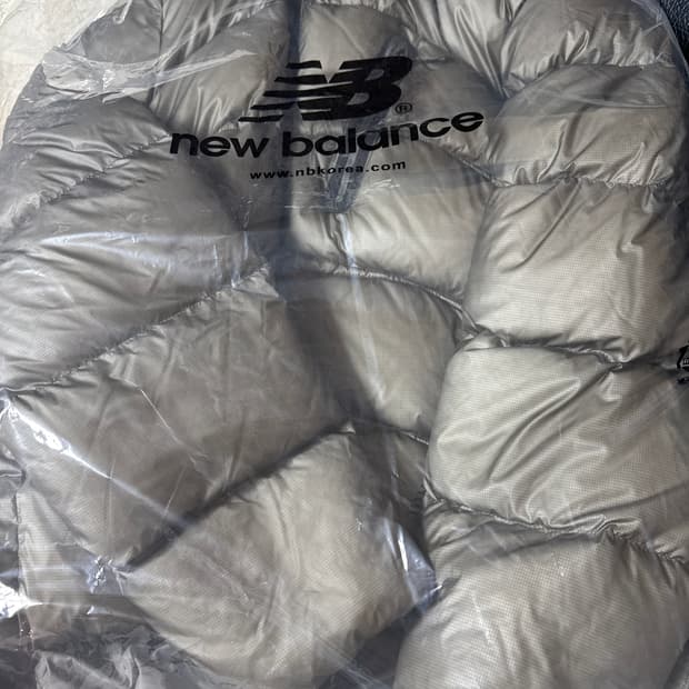 뉴발란스 플라잉77 슈퍼라이트 후드형 헤비 구스다운 