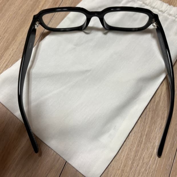 메종 마르지엘라 x 젠틀몬스터 mm210 블랙클리어 팝니다