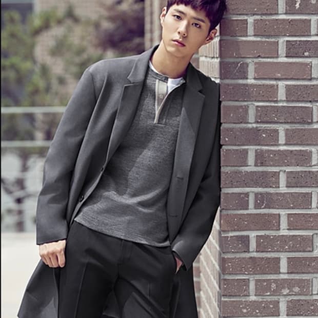 박보검 착장 TNGT 카키 헨리넥 니트 105