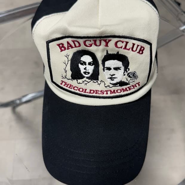 더콜디스모먼트 모자