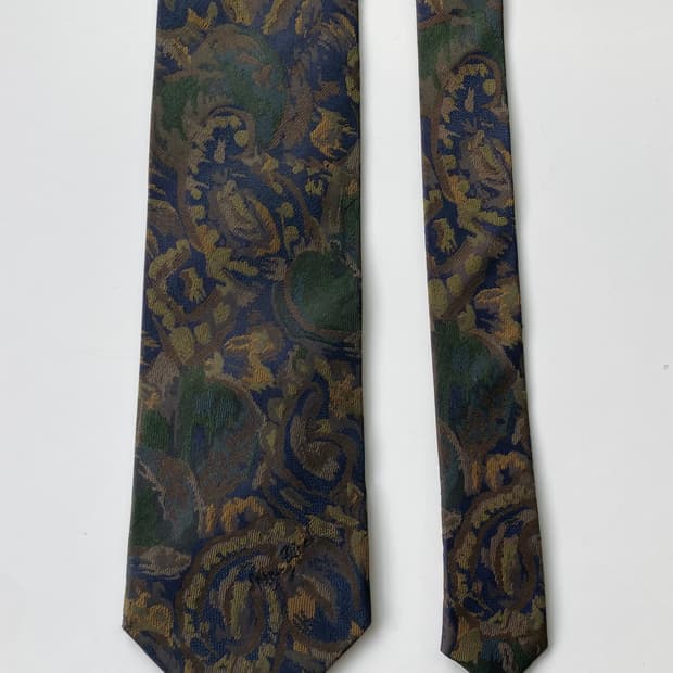 니나리치 넥타이