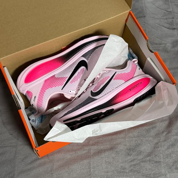 나이키 보메로 18 하이퍼핑크(새상품)