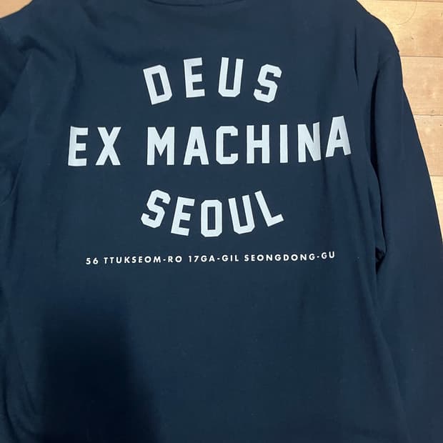 데우스 엑스 마키나 롱슬리브