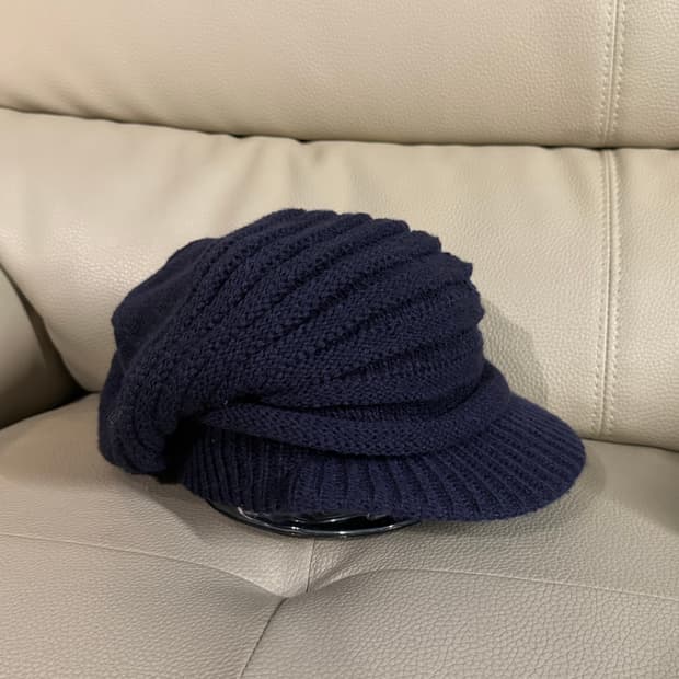 Navy shirring detail knit cap