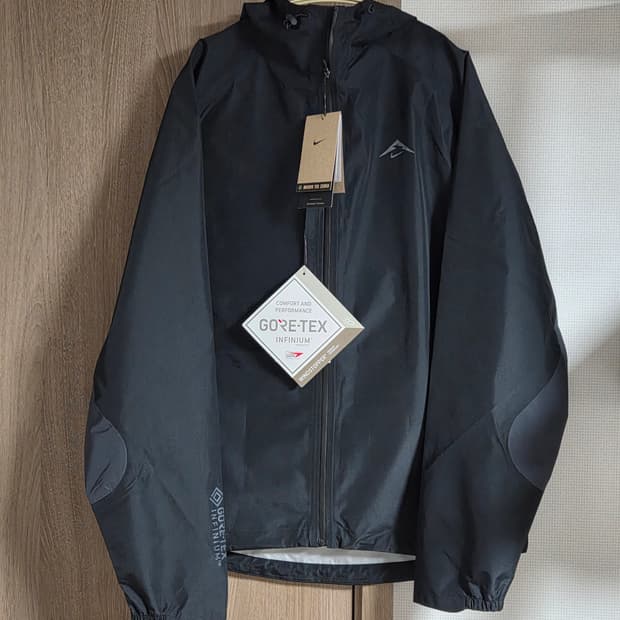 나이키 트레일 고어텍스 인피니엄 자켓 블랙 색상