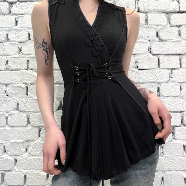 Ozz ONESTE 오리엔탈 레이스 업 숏 슬리브리스