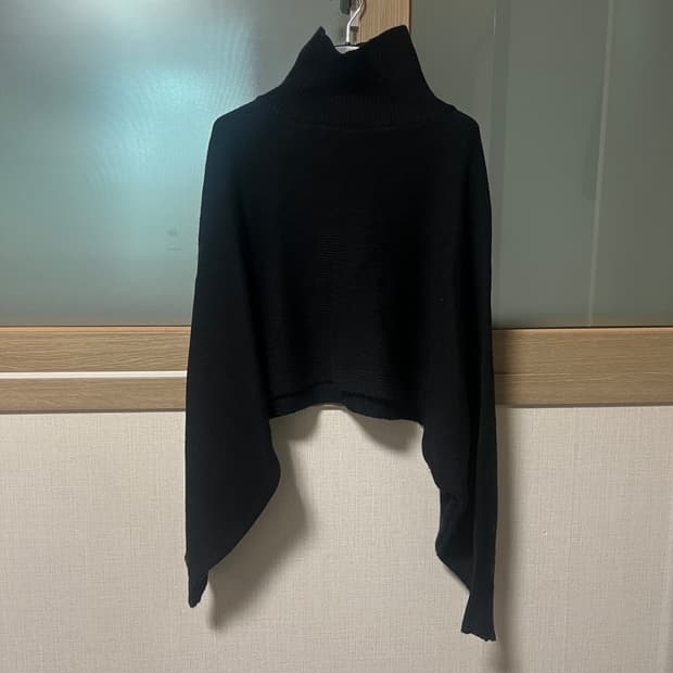 수룩 순지 크롭 폴라 니트