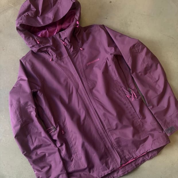 파타고니아 보라색 바람막이