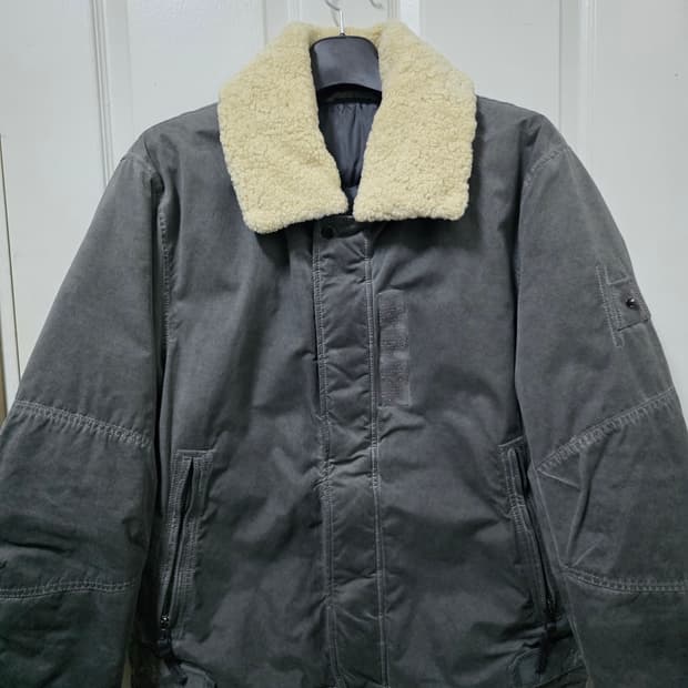 시리즈 라파예트 피그먼트 워싱 패딩 그레이 색상 105 사이즈 입니다.