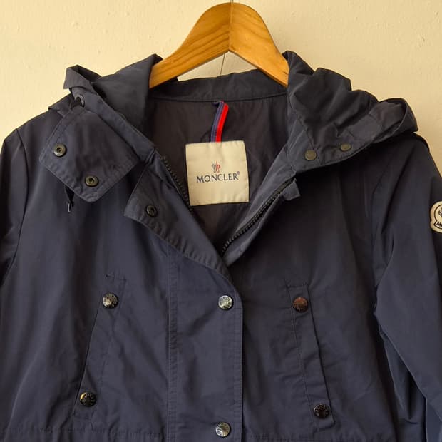 몽클레어 여성 네이비후드바람막이점퍼 2사이즈