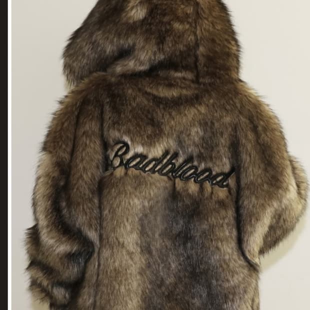 배드블러드 나드야 퍼 자켓 – 코요테 (M)