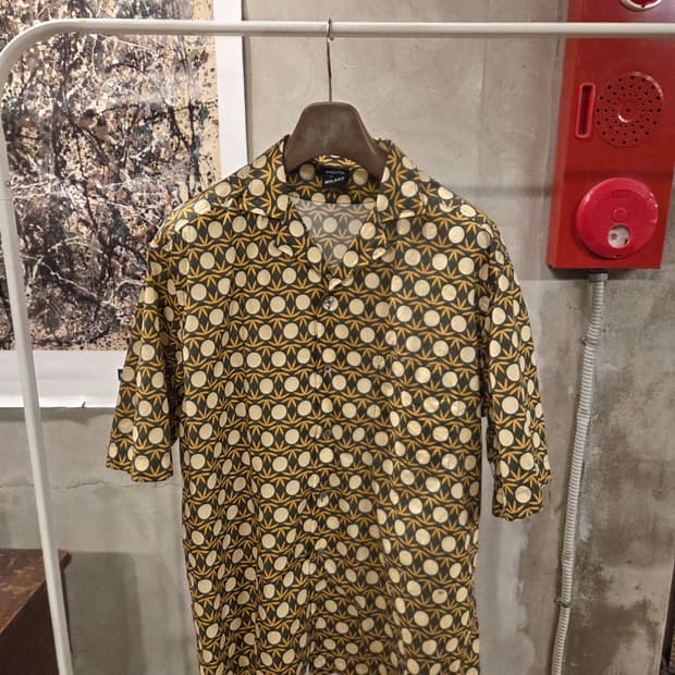 바구타 오픈칼라넥 셔츠