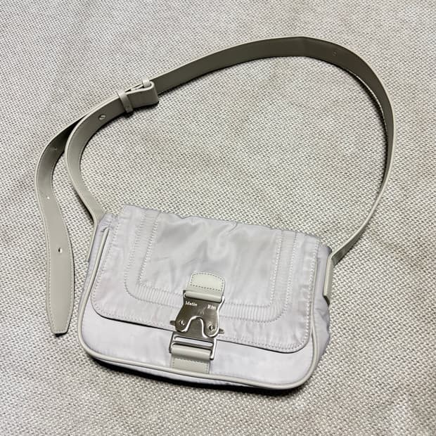 마땡킹 라이트 그레이 미니 버클백