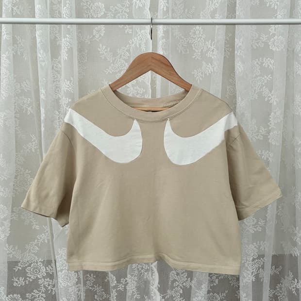 M) 나이키 더블 스우시 크롭 반팔 티셔츠 베이지