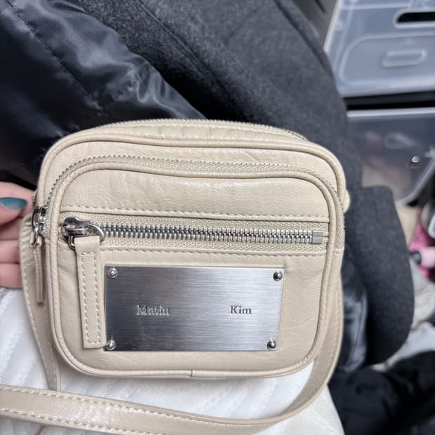 마뗑킴 스퀘어 레더 미니 크로스백