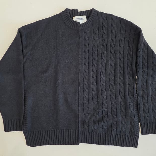 노메뉴얼 하프앤하프 니트