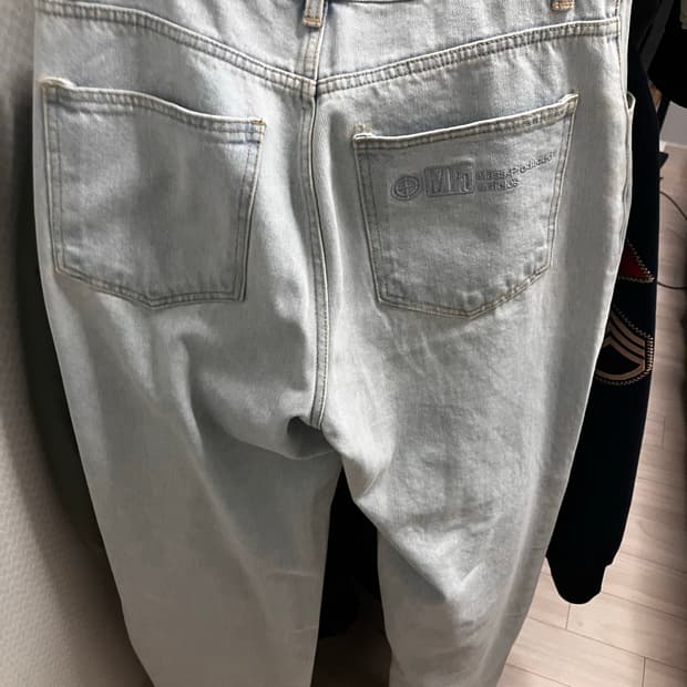 플라스틱 프로덕트 팬츠