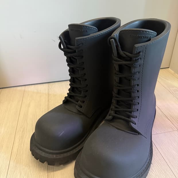 발렌시아가 스테로이드 부츠 42사이즈