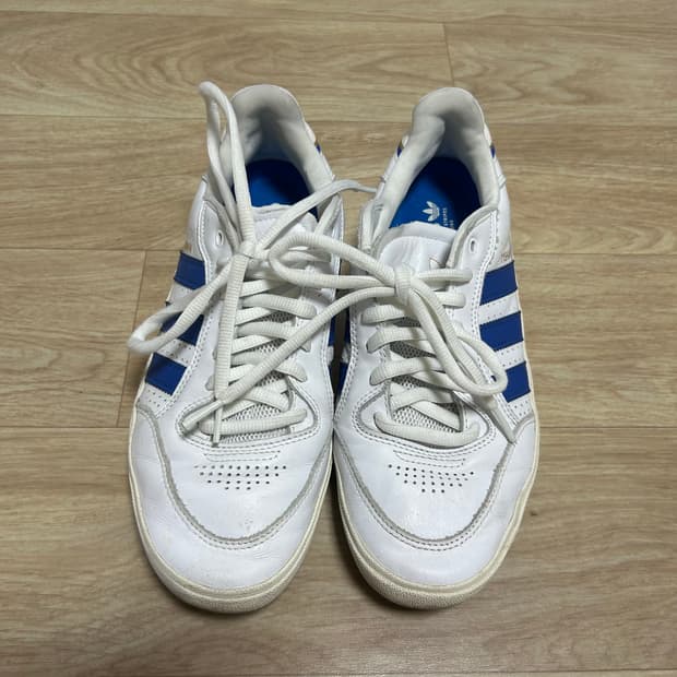 아디다스 타이션 로우 클라우드 화이트 로얄 블루