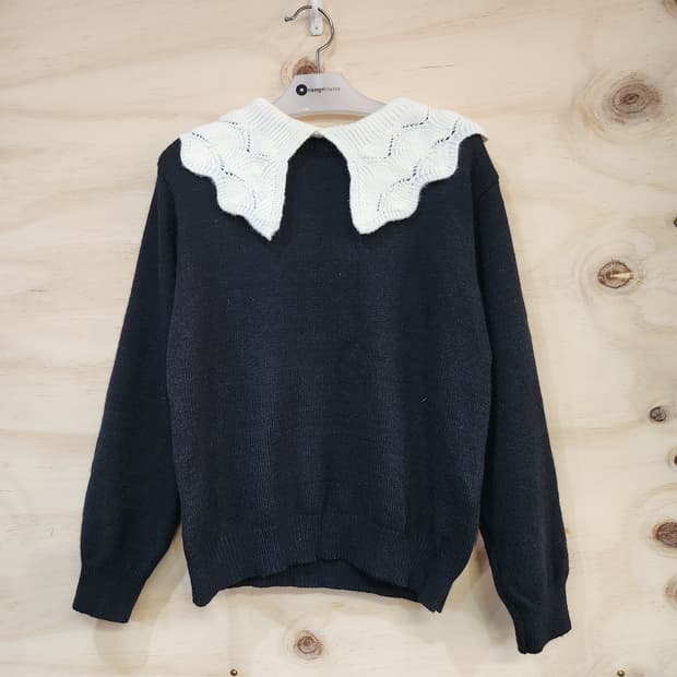 560) 배색 카라 니트