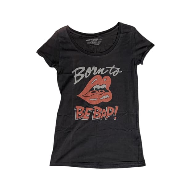 Moussy Deep Neck Lip Graphic Tee
