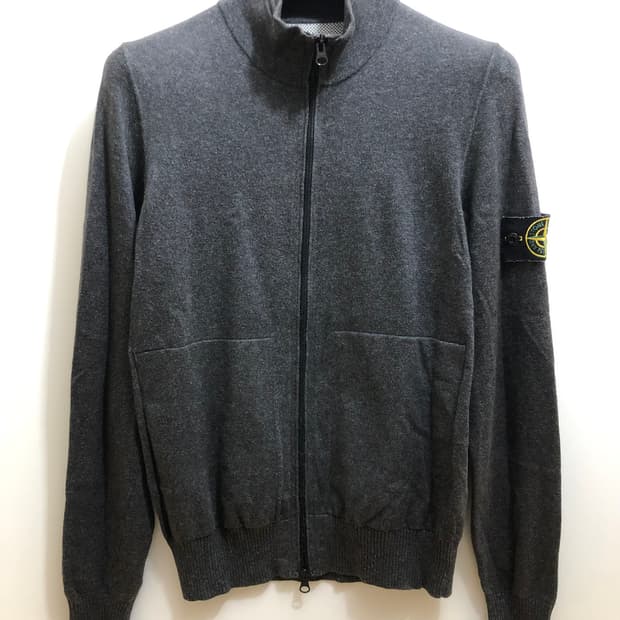 [S] 스톤아일랜드 와펜 패치 니트 집업 다크그레이
