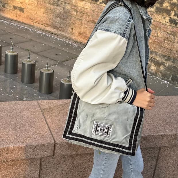 샤넬 스포츠 실버 보이 메신저백