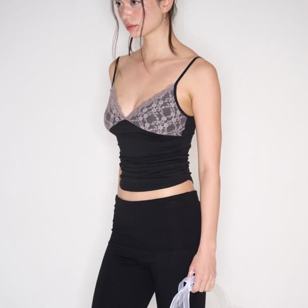 플리즈노팔로우 올리비아 레이스 셔링 슬리브리스 탑 블랙