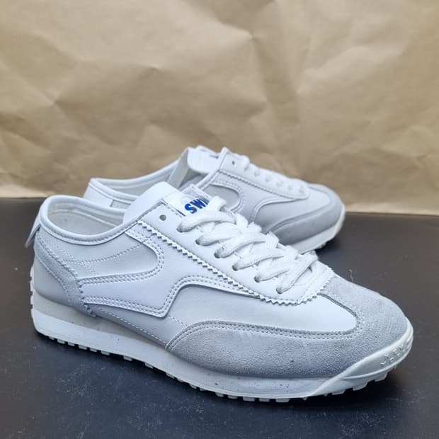 질스튜어트 스위프트 여성스니커즈230 