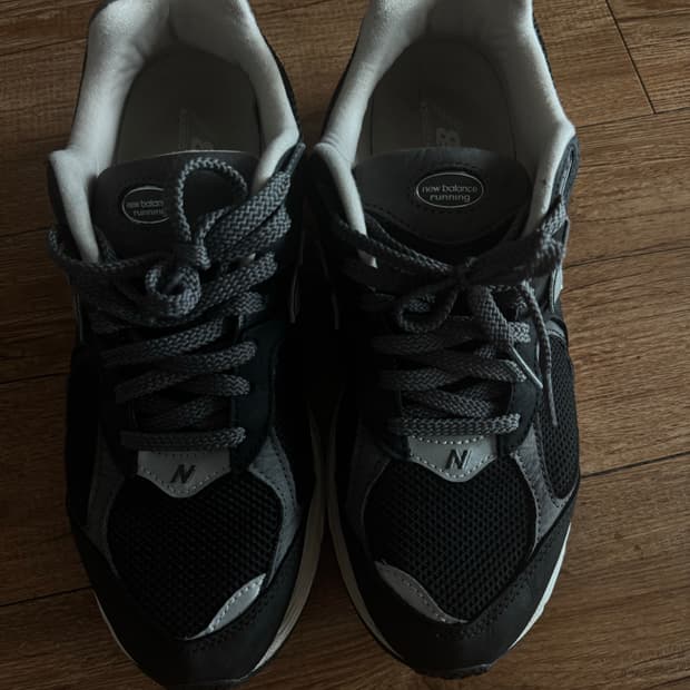 뉴발란스 2002r 블랙 크림판