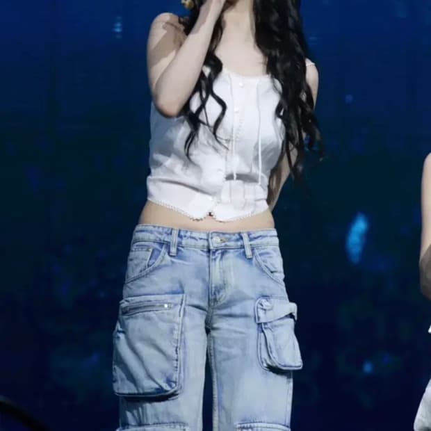 오픈와이와이 카고포켓진 블루 에스파 카리나 착용