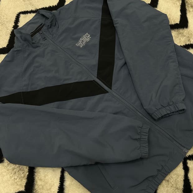 [L]칼하트wip 아카데님 IPFU 바람막이/로고까짐