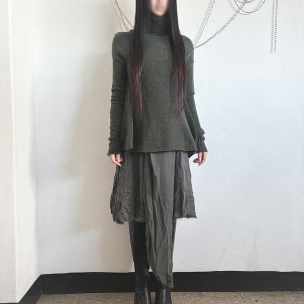 발렌시아가 게스키에르 하이넥 드레이프 플레어 니트