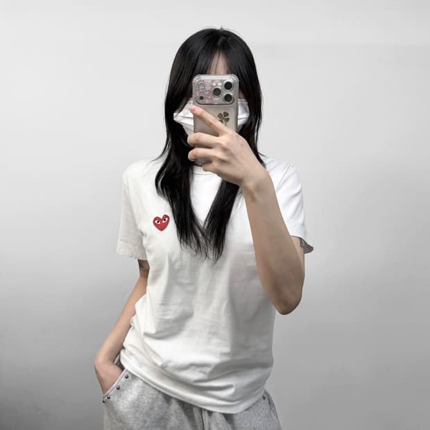 꼼데가르송 하트 와펜 반팔티 화이트