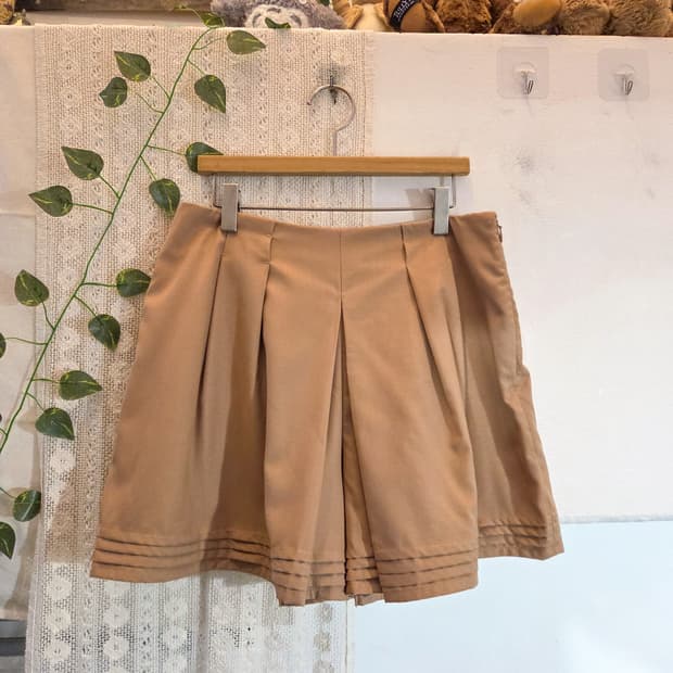 earth music 핀턱 베이지 팬츠