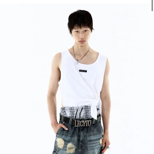 레씨토 Oversized Logo Slit Sleeveless