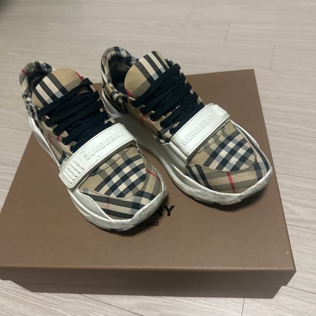 버버리 벨크로 스니커즈