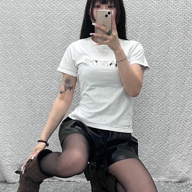 마리떼 프랑소와 저버 키치 자수 스티치 슬림핏 반팔티 S C13539