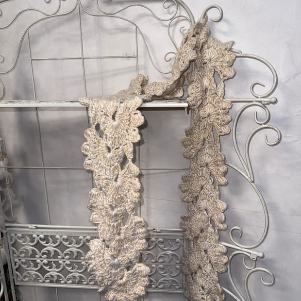 Ivory beige crochet flower knit muffler