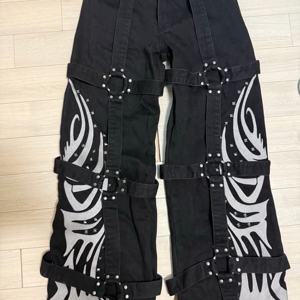 (30) 후 디사이즈 워 본디지 그래픽 데님 팬츠