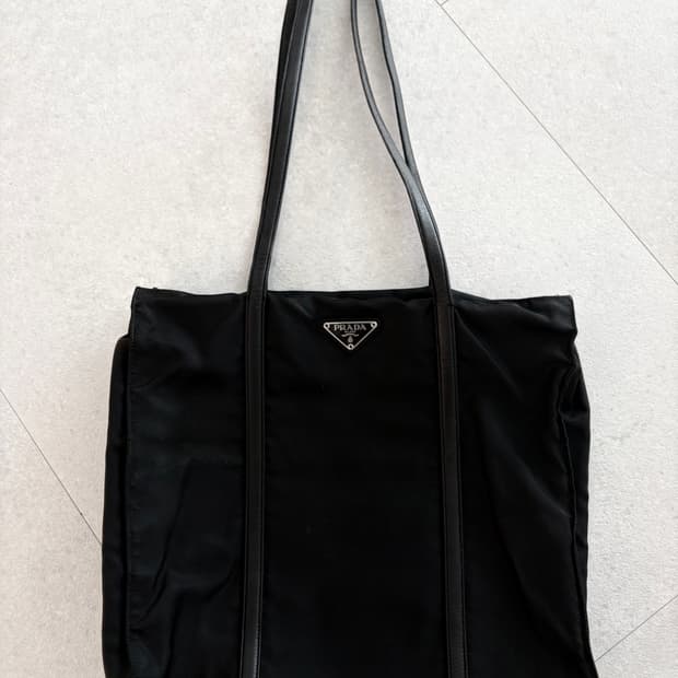 프라다 나일론 도트숄더백 판매합니다. 