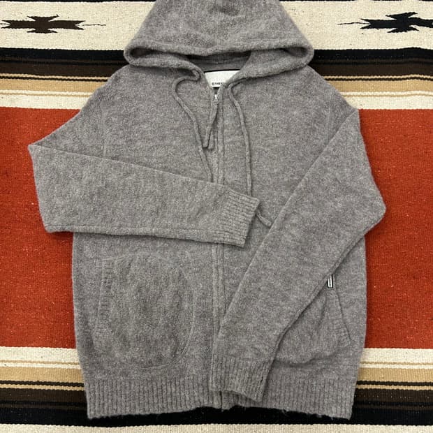 더바이닐하우스 라운드 포켓 니트집업