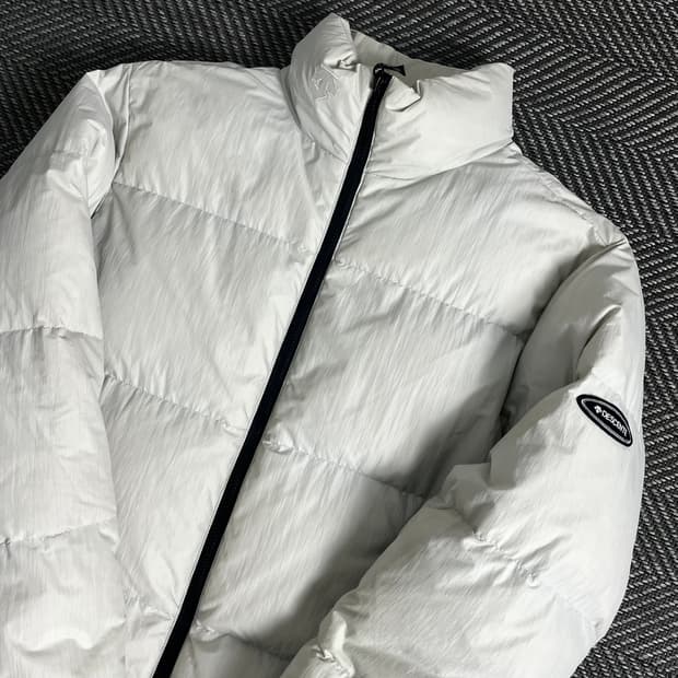 데상트 패치로고 미니멀 다운 푸퍼 패딩y 3345