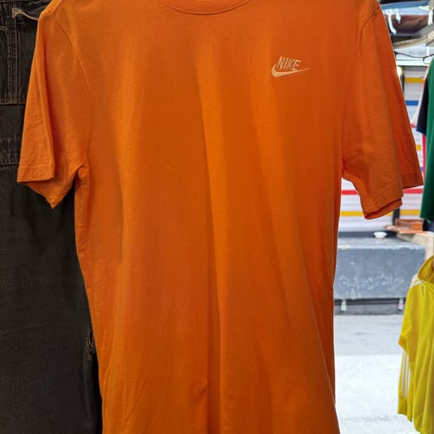 나이키 오렌지 반팔 티셔츠