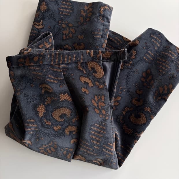 patterned midi skirt