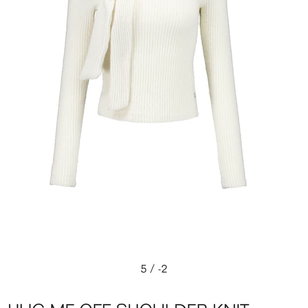 포어링 허그미 오프숄더 니트 