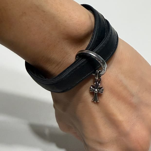 크롬하츠 가죽 실버링 팔찌