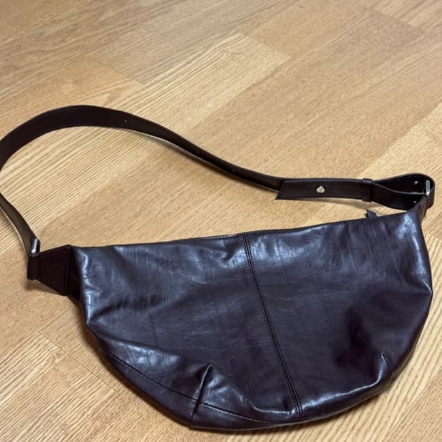 르메르 범백 스타일 다크브라운 크로스백